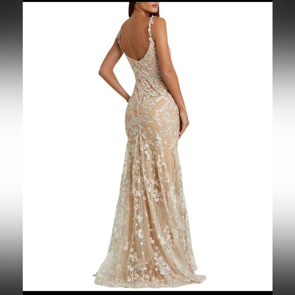 Mac Duggal
Sweetheart Neck Corset Bodice Floral Embroidered Sheath Gown - Picture 2 of 15